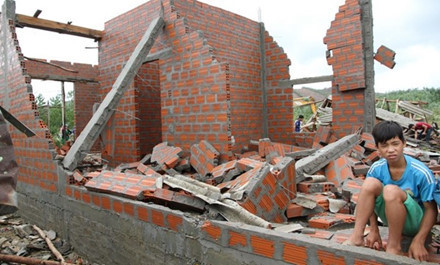 Lốc xoáy xé nát nhiều ngôi nhà ở Quảng Trị - Ảnh 5 Loc xoay xe nat nhieu ngoi nha o Quang Tri - Anh 5