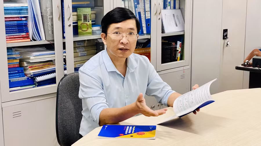 TS. BS Phạm Quang Thái nhấn mạnh về việc cần đề phòng nhiễm bệnh sau tiêm vắc xin. Nguồn: Báo SKĐS.