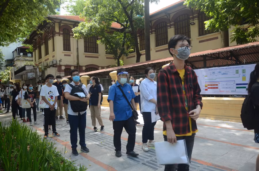 Về công tác đảm bảo an toàn học sinh khi các em đến phòng thi, điểm thi đã thông báo cho các phụ huynh, học sinh, yêu cầu các thí sinh thực hiện đảm bảo 100% học sinh khai báo y tế.