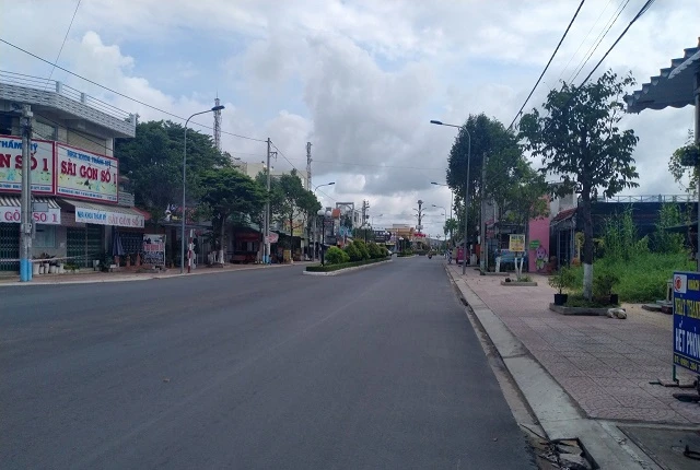 Người dân và các phương tiện giao thông vắng lặng tại huyện Châu Thành. Nguồn: Báo Đồng Tháp.