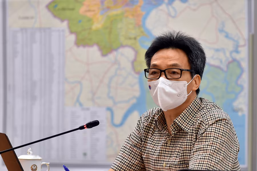 Phó Thủ tướng Vũ Đức Đam yêu cầu Bộ Y tế cần khẩn trương cùng với TP Hồ Chí Minh bàn, căn cứ tình hình thực tiễn để có hướng dẫn mới về cách ly F1 tại nhà phù hợp, tinh thần hiệu quả là trên hết. Nguồn: VGP.