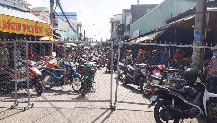 Phát hiện ca nghi nhiễm Covid-19, Long An phong tỏa tạm thời chợ Tân An