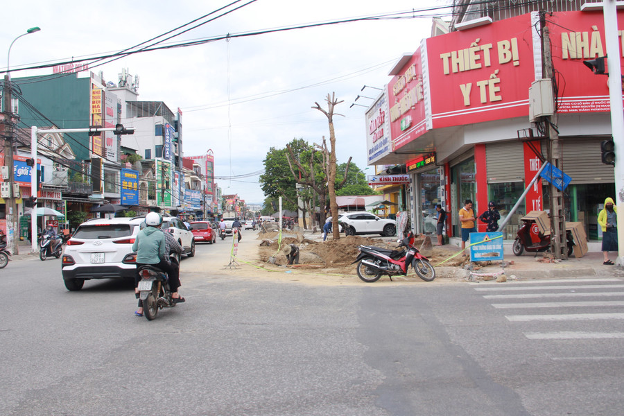 Việc đầu tư nâng cấp, xây dựng hệ thống cống chạy dọc vỉa hè tại các tuyến đường Phan Đình Phùng, Hải Thượng Lãn Ông, Xuân Diệu, Lê Duẩn, Minh Khai… ở TP Hà Tĩnh đảm bảo yêu cầu tiêu thoát nước. Đồng thời, từng bước ngầm hóa các hạ tầng kỹ thuật góp phần xây dựng TP Hà Tĩnh văn minh, hiện đại.