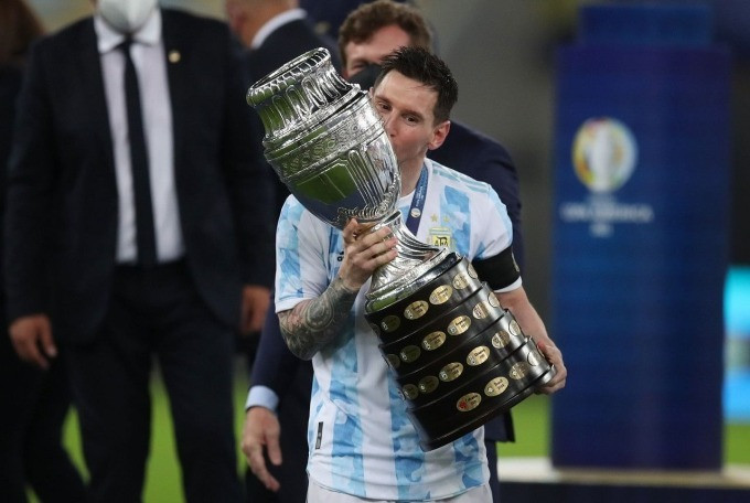 Messi cùng đội tuyển Argentina vô địch Copa America 2021 tại Brazil. Messi cùng đội tuyển Argentina vô địch Copa America 2021 tại Brazil.
