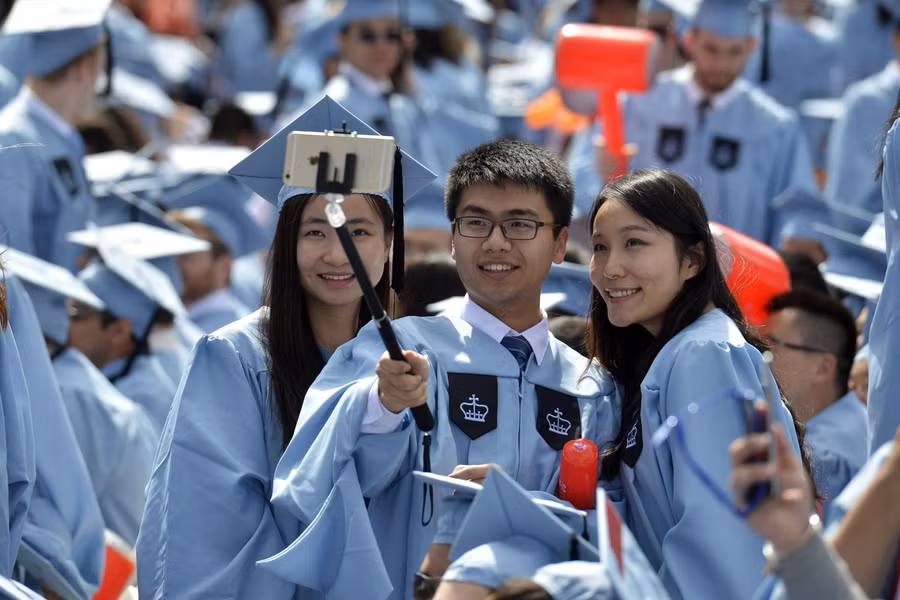 Sinh viên Trung Quốc dự lễ tốt nghiệp cử nhân tại Mỹ trước dịch Covid-19.