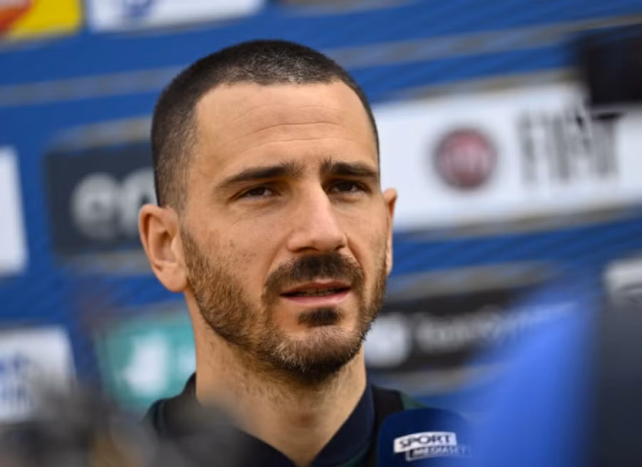 Leonardo Bonucci cay đắng vì đội nhà lỡ vé dự World Cup.