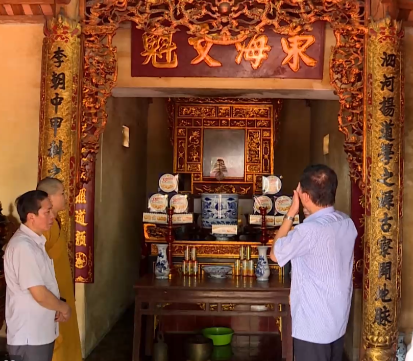 Bên trong đền thờ Trạng nguyên Đỗ Thế Diên.