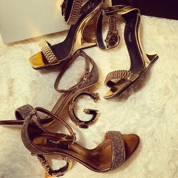 điểm danh những cô nàng chịu chơi hàng hiệu nhất vbiz ngọc trinh, khánh linh...