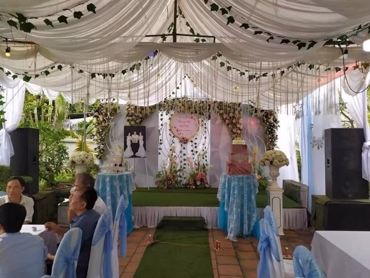 Ảnh "2 cô dâu, 1 chú rể" được đặt trong lễ vu quy Thái Nguyên.