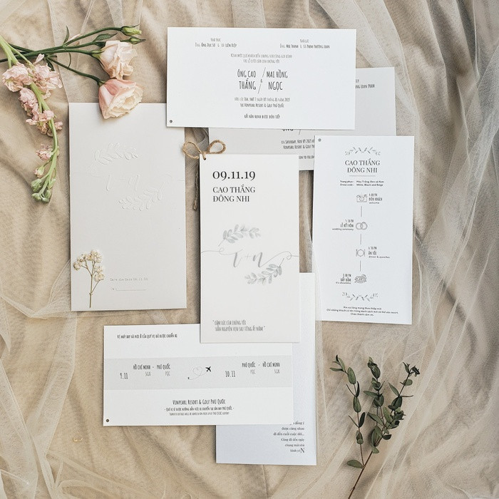 Viết thiệp mời, Đông Nhi trải lòng về hạnh phúc của cô dâu tương lai ảnh 3 Những tấm thiệp cưới do cô dâu đích thân chụp lại.