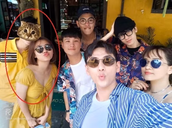 Bạn trai giấu mặt của nữ ca sĩ. Cô công khai tình cảm với người đàn ông này vào cuối năm 2018. 