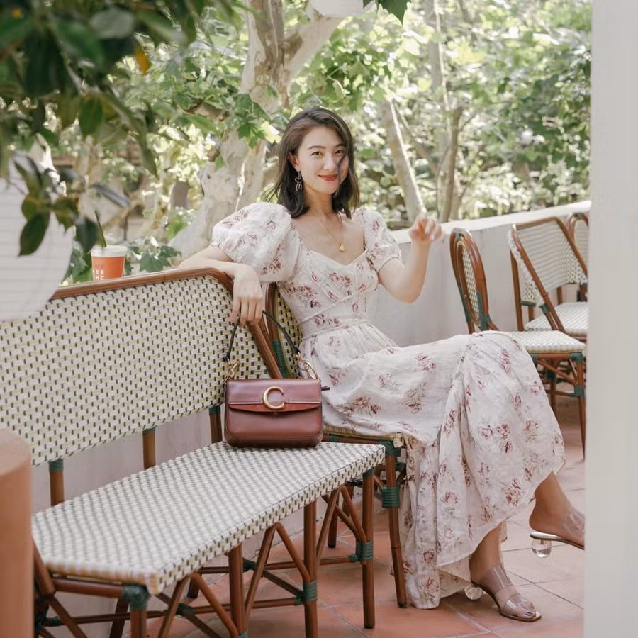 Kiểu váy hợp nhất với thời tiết se lạnh ảnh 7 Empty