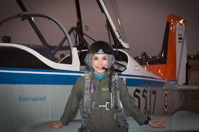 Nhan sắc Hoàng quý phi vừa bị Quốc vương Thái Lan phế truất ảnh 4 Nhan sắc Hoàng quý phi vừa bị phế truất vì bất trung ở Thái Lan - ảnh 5