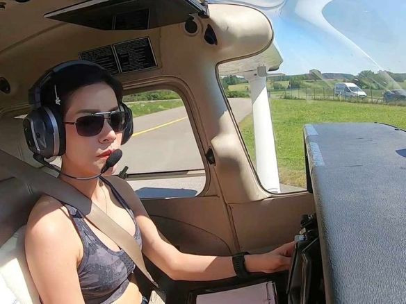 Nhan sắc Hoàng quý phi vừa bị Quốc vương Thái Lan phế truất ảnh 7 Nhan sắc Hoàng quý phi vừa bị phế truất vì bất trung ở Thái Lan - ảnh 8