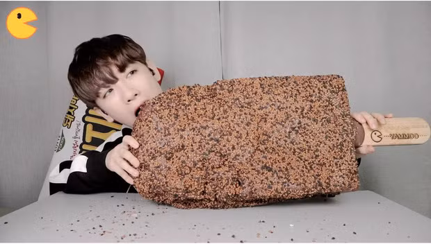 Đối thủ của bà Tân Vlog đã xuất hiện: Youtuber người Hàn tự tay làm những món ăn siêu to khổng lồ khiến dân tình choáng váng-6