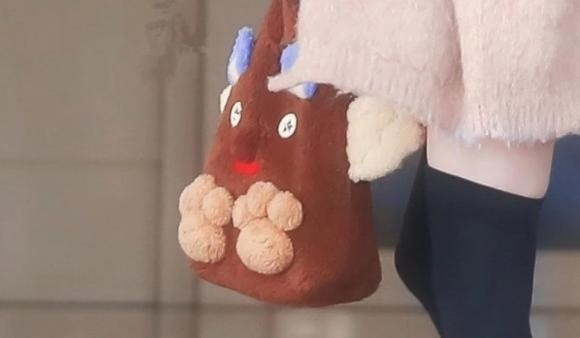 "Cưa sừng làm nghé" với phong cách xì-tin, Dương Mịch nhận mưa lời khen ảnh 4