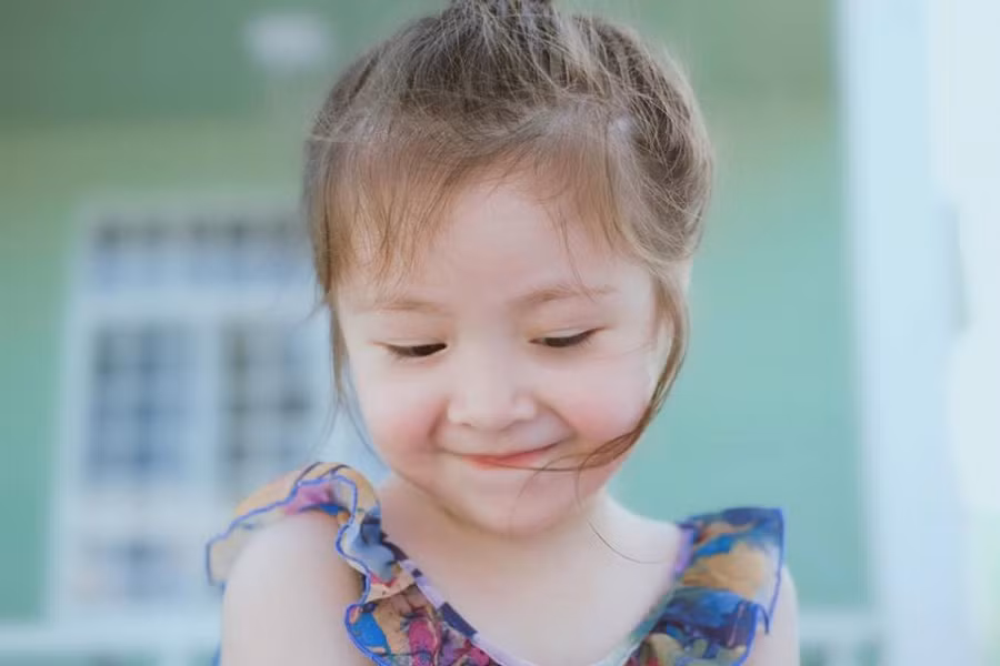 Mộc Trà sở hữu khuôn mặt bầu bĩnh cùng nước da trắng hồng vô cùng dễ thương