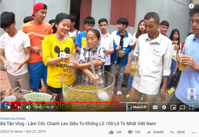 Vừa tuyên bố "đoạn tuyệt" các món siêu to - khổng lồ như đã hứa, Bà Tân Vlog chuyển sang nấu món bình thường? - Ảnh 3. Vừa tuyên bố "đoạn tuyệt" các món siêu to - khổng lồ như đã hứa, Bà Tân Vlog chuyển sang nấu món bình thường? - Ảnh 3.
