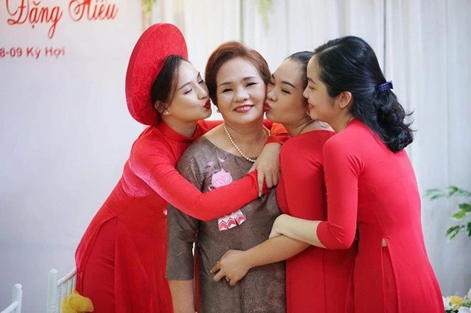 Kiều Oanh lên tiếng phủ nhận chuyện lấy chồng đại gia và cưới chạy bầu.