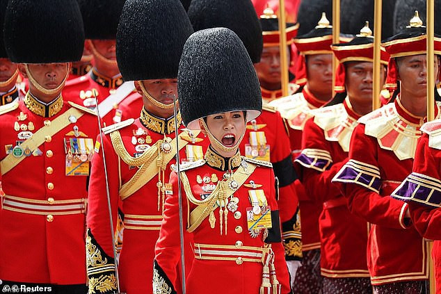 Nhan sắc Hoàng quý phi vừa bị Quốc vương Thái Lan phế truất ảnh 8 Nhan sắc Hoàng quý phi vừa bị phế truất vì bất trung ở Thái Lan - ảnh 9