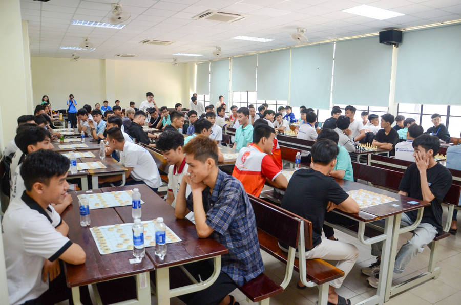 Giải đấu thu hút hơn 120 vận động viên tham gia, qua đó tạo nên sân chơi bổ ích, lành mạnh cho sinh viên ĐH Huế. Giải đấu thu hút hơn 120 vận động viên tham gia, qua đó tạo nên sân chơi bổ ích, lành mạnh cho sinh viên ĐH Huế.