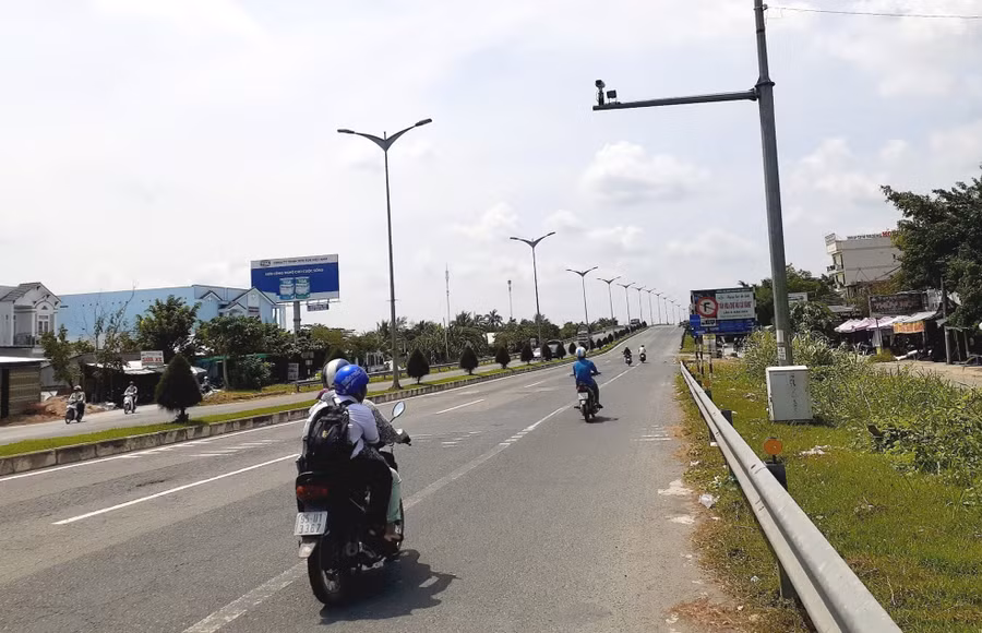 Hệ thống camera giám sát an ninh trật tự và xử lý vi phạm giao thông đường bộ tỉnh Vĩnh Long với tổng kinh phí hơn 199,1 tỷ đồng được đầu tư trong 4 năm (2019 - 2023). Ảnh: Q. Ngữ 