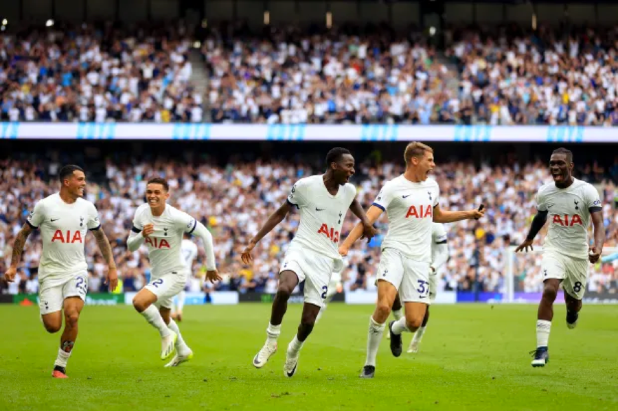 Tottenham hoàn tất màn lội ngược dòng lịch sử trong quãng thời gian được bù giờ thêm tới 16 phút ở Ngoại hạng Anh. Tottenham hoàn tất màn lội ngược dòng lịch sử trong quãng thời gian được bù giờ thêm tới 16 phút ở Ngoại hạng Anh.