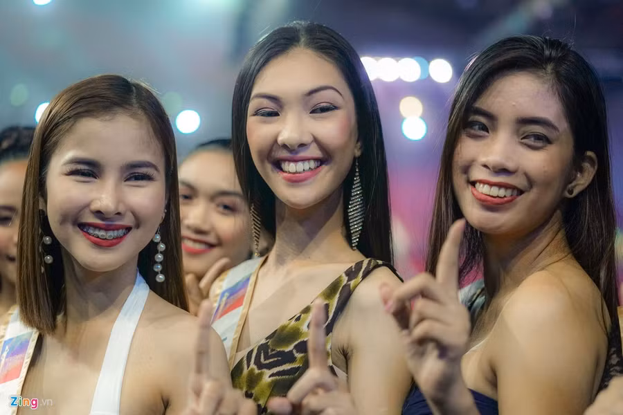 16 nguoi dep Philippines xuat hien, khuay dong le khai mac SEA Games hinh anh 3 