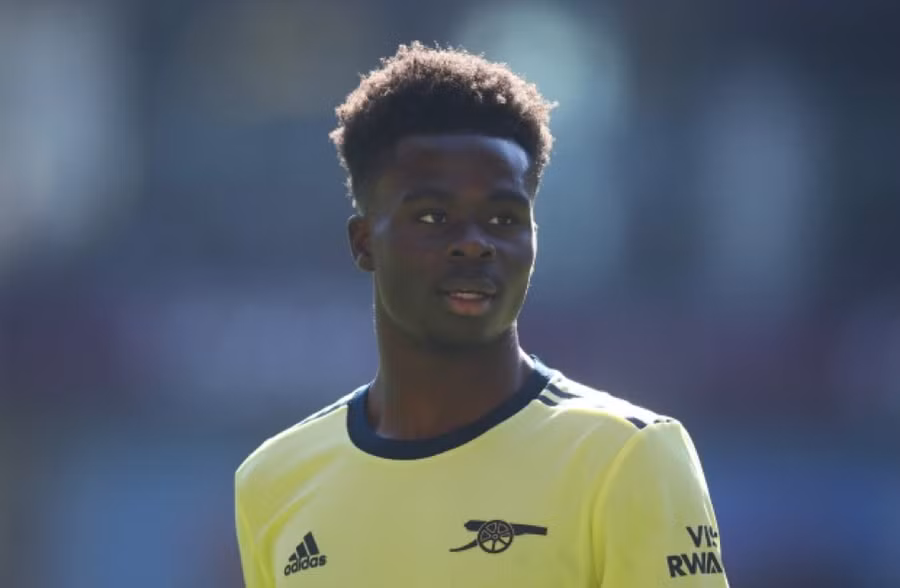 Saka sẽ được nâng lương gấp 4 lần nếu gia hạn với Arsenal.