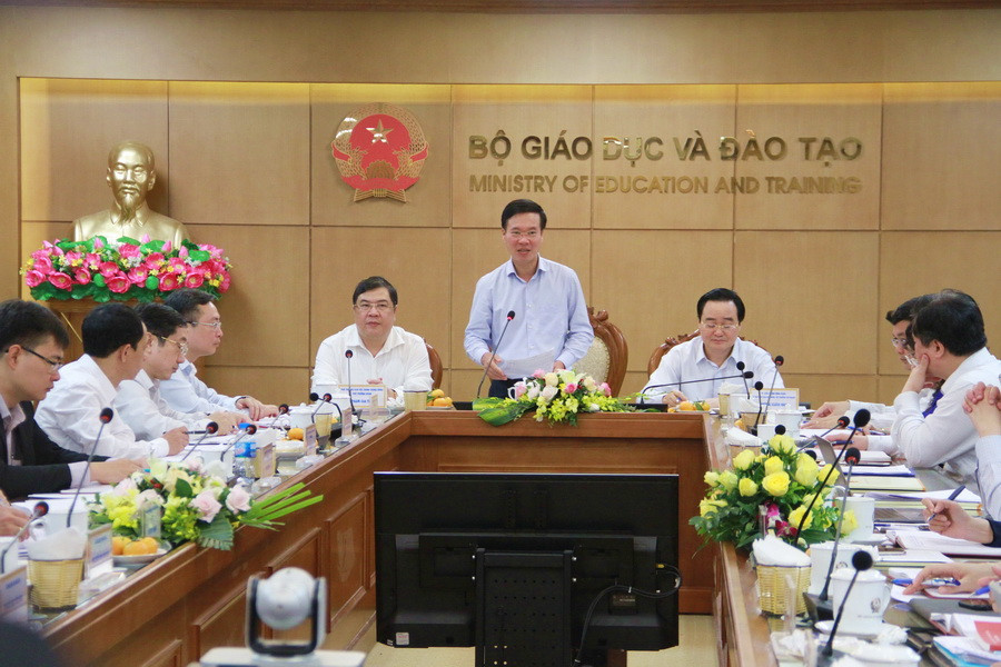 Đồng chí Võ Văn Thưởng phát biểu kết luận buổi làm việc