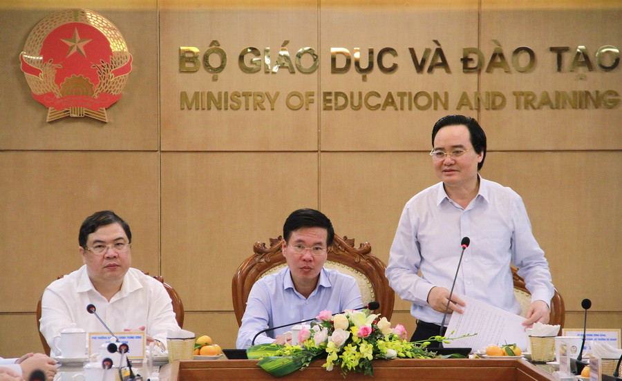 Bộ trưởng Phùng Xuân Nhạ phát biểu tiếp thu ý kiến của đoàn công tác, kết luận của đồng chí Võ Văn Thưởng tại buổi làm việc