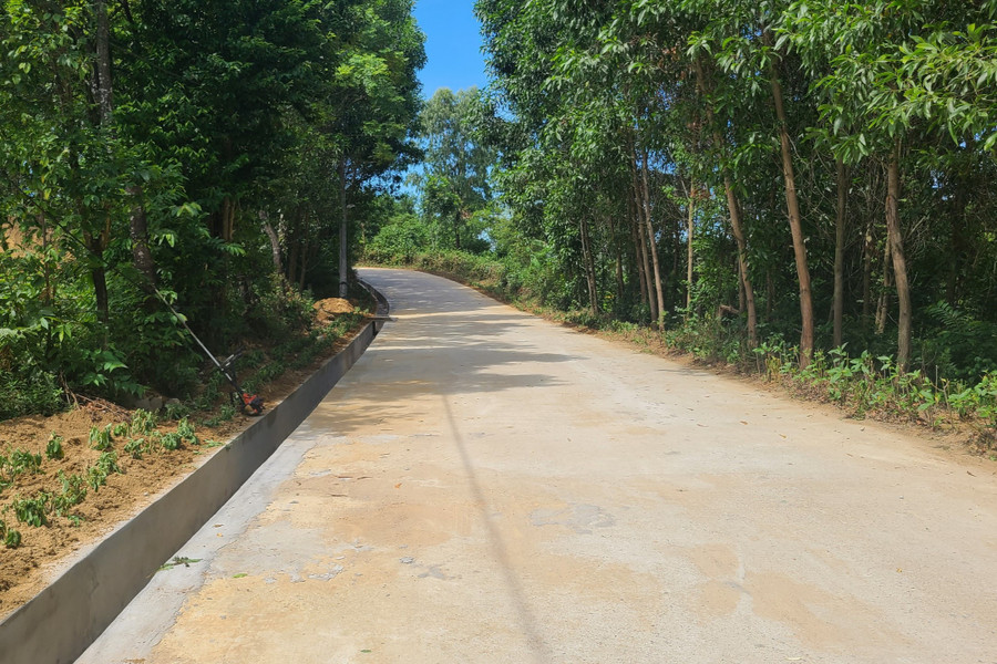 Sau hơn 1 năm sử dụng, con đường vẫn đảm bảo chắc chắn. Sau hơn 1 năm sử dụng, con đường vẫn đảm bảo chắc chắn.