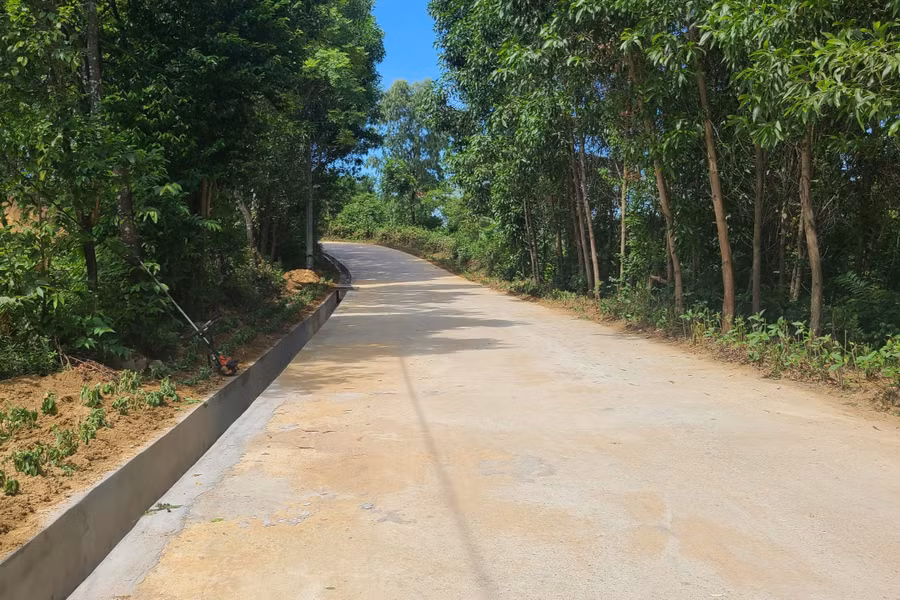 Sau hơn 1 năm sử dụng, con đường vẫn đảm bảo chắc chắn.