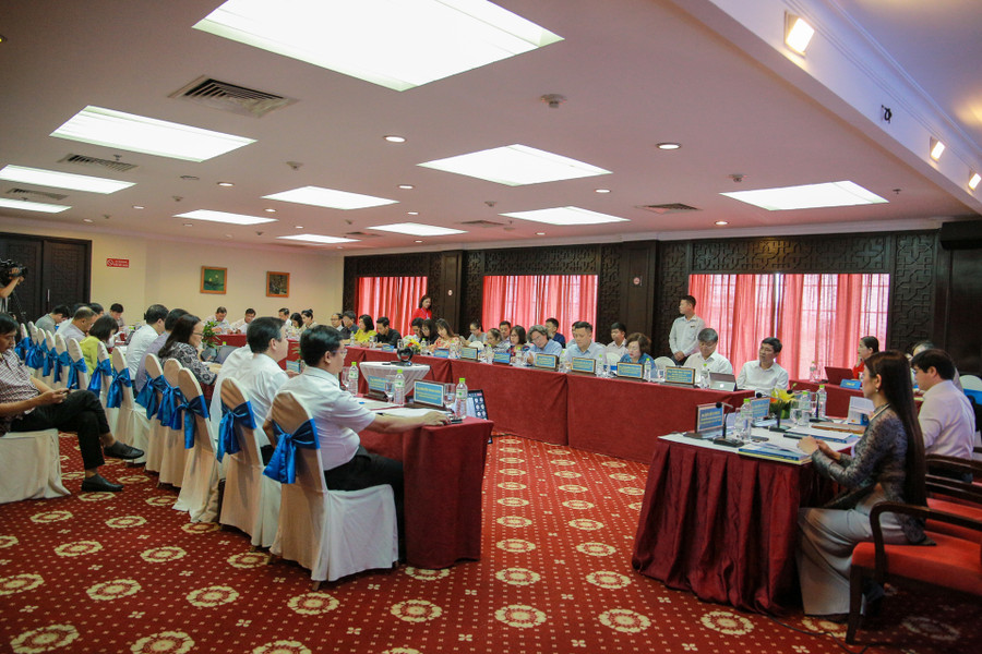 Hội thảo gồm đại diện Bộ GD&amp;ĐT, đại diện Hội đồng Quốc gia Giáo dục và Phát triển nhân lực cùng các lãnh đạo các Sở GD&amp;ĐT, các trường/viện nghiên cứu và các chuyên gia trên cả nước tham gia.