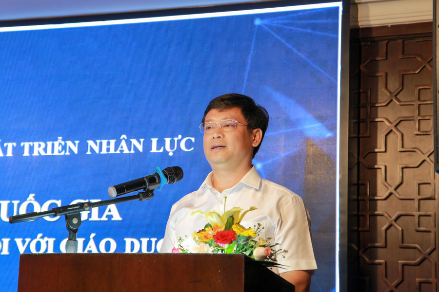 Ông Nguyễn Thanh Bình – Phó Chủ tịch thường trực UBND tỉnh Thừa Thiên – Huế phát biểu tại hội nghị.