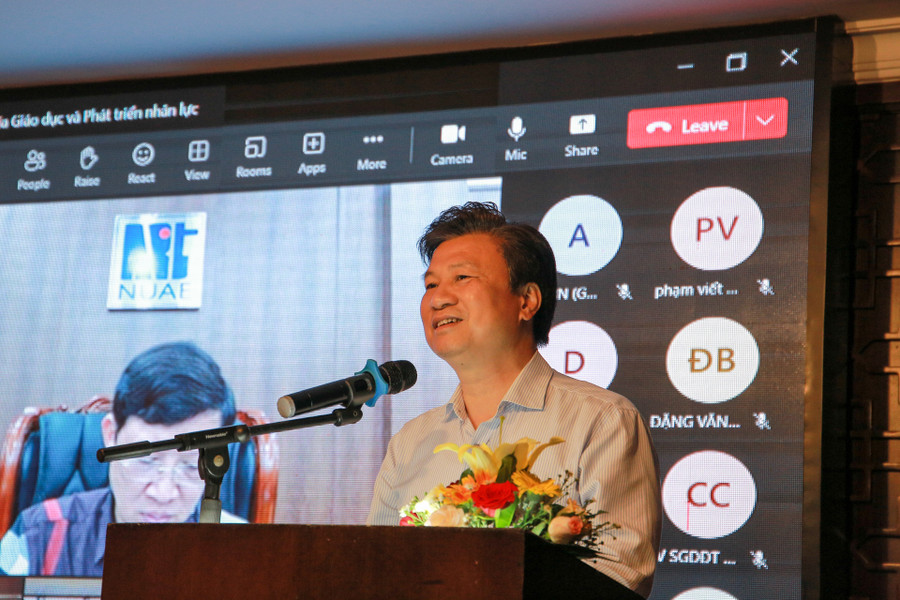 TS. Nguyễn Hữu Độ - Thứ trưởng Bộ GD&amp;ĐT phát biểu chỉ đạo tại hội nghị.