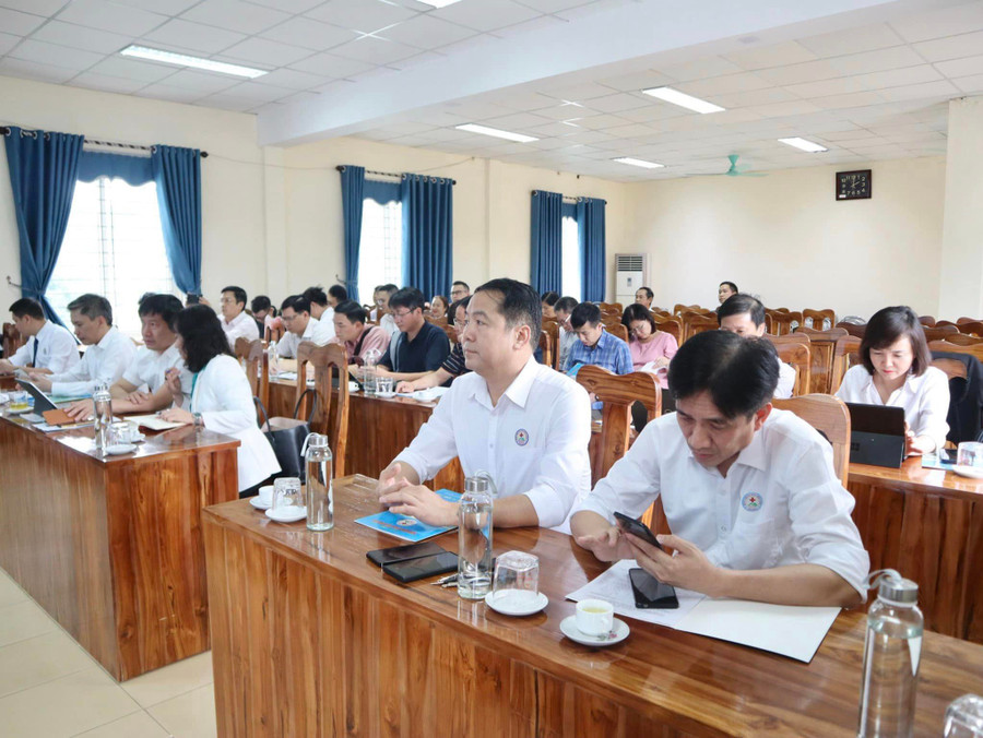 Tập huấn, nâng cao nghiệp vụ cho đội ngũ y, bác sỹ. Tập huấn, nâng cao nghiệp vụ cho đội ngũ y, bác sỹ.