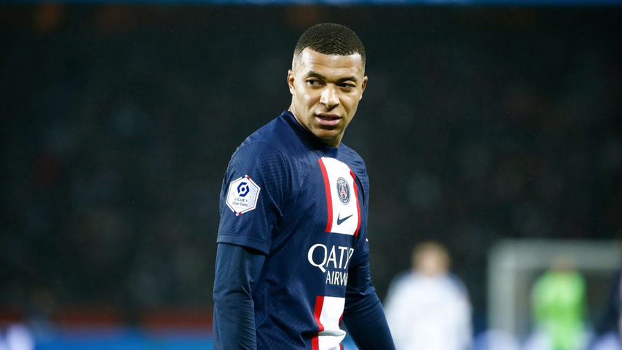 PSG loại Mbappe khỏi danh sách du đấu Nhật Bản và rao bán ngôi sao người Pháp. PSG loại Mbappe khỏi danh sách du đấu Nhật Bản và rao bán ngôi sao người Pháp.