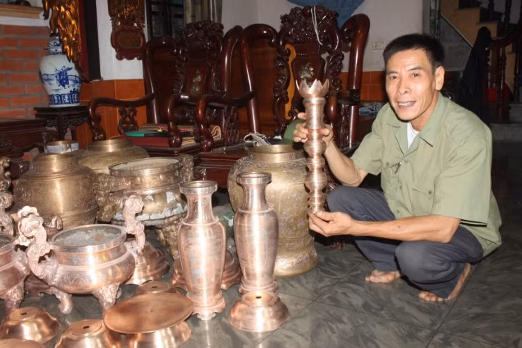 Nhiều làng đúc đồng tôn kính Không Lộ làm Thánh tổ bảo trợ.