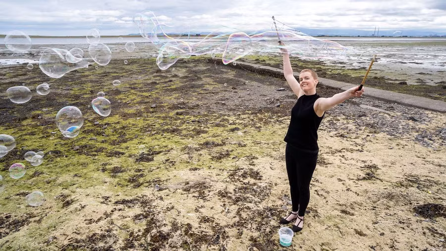 Sharon Keilthy (44 tuổi) không ngừng trăn trở vì đã vì khí hậu bằng cách quá cực đoan. Ảnh: Bbc.com