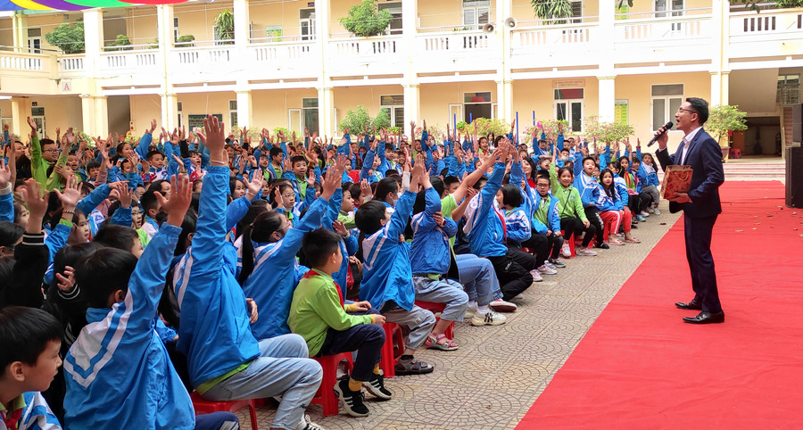 Giờ hoạt động trải nghiệm ở sân Trường Tiểu học Nguyễn Văn Trỗi, TP Thanh Hóa được học sinh hào hứng đón nhận.