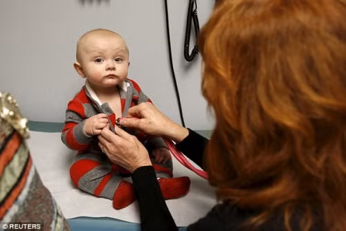 Video: Sốc với cảnh trẻ sơ sinh co giật khi lên cơn nghiện ma túy - Ảnh 2 Video: Sốc với cảnh trẻ sơ sinh co giật khi lên cơn nghiện ma túy - Ảnh 2