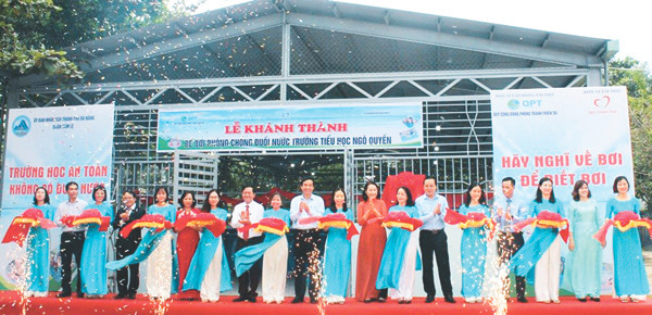 Quỹ Cộng đồng phòng tránh thiên tai trao tặng bể bơi cho trường tiểu học