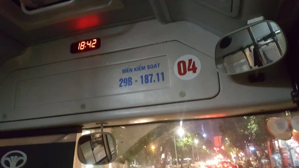 Lái xe bus mang biển số này đã có hành vi cư xử thiếu tử tế với sinh viên vào cuối giờ chiều ngày 9/11/2019.