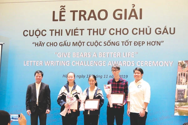 Hơn 97.000 bức thư kêu gọi “Hãy cho gấu một cuộc sống tốt đẹp hơn”