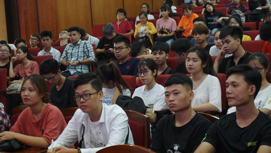 SV Trường ĐH Giao thông vận tải trong buổi tọa đàm