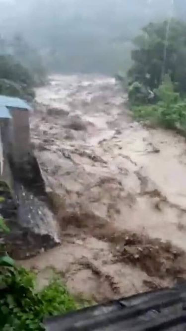 Nhiều nơi bị sạt lở Nhiều nơi bị sạt lở