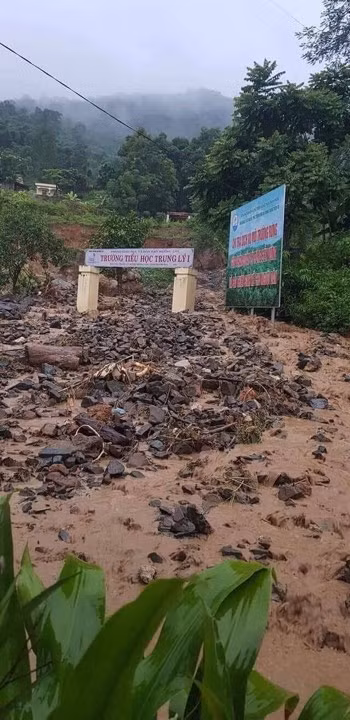 Trường Tiểu học Trung Lý (Mường Lát, Thanh Hóa) sau bão WIPHA