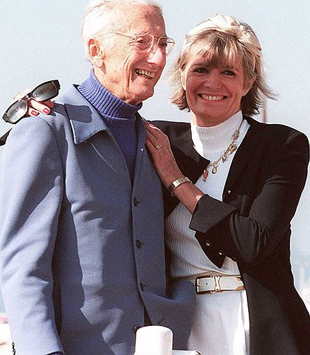 Jacques-Yves Cousteau và Francine. Jacques-Yves Cousteau và Francine.