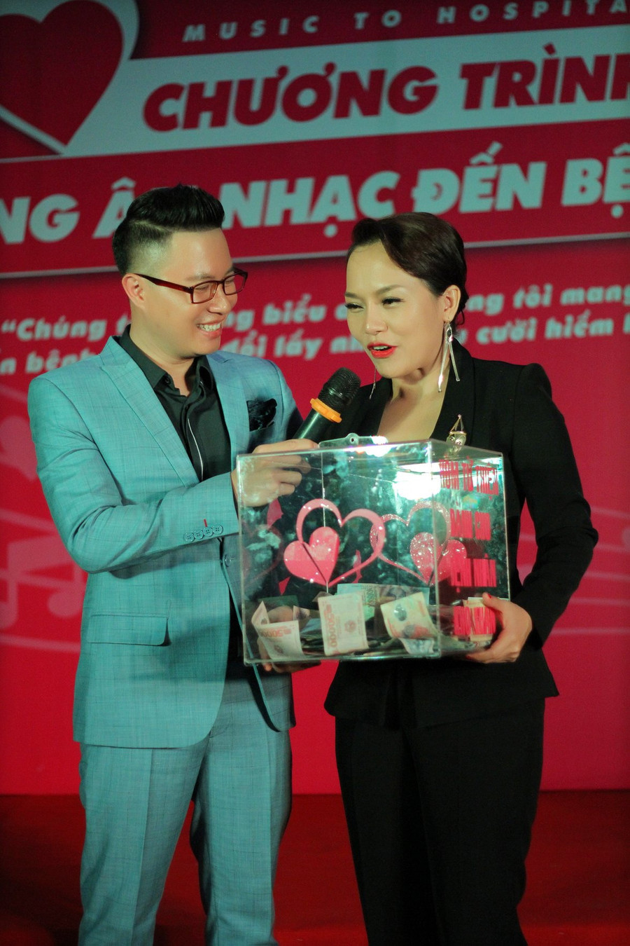 190 lần “Mang âm nhạc đến bệnh viện” thực sự là 190 ngày hạnh phúc 190 lần “Mang âm nhạc đến bệnh viện” thực sự là 190 ngày hạnh phúc